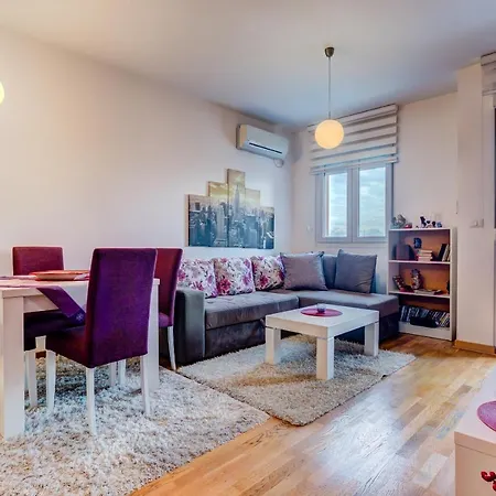 Eureka Apartment *